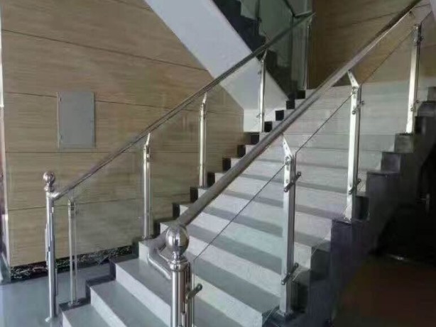 婁底市不銹鋼玻璃欄桿圖片