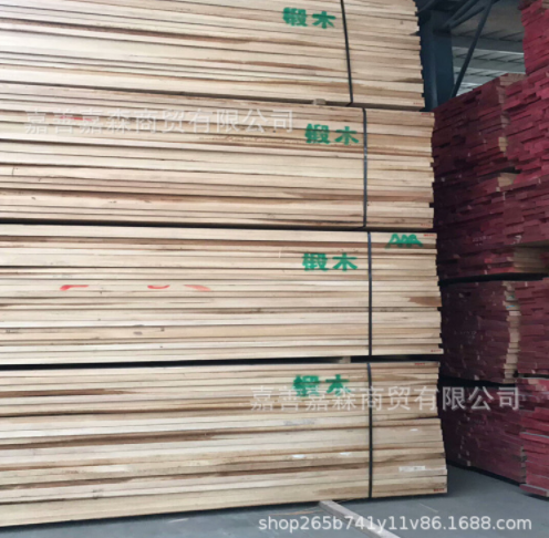 供應(yīng)椴木實木板 直銷椴木實木板 3公分椴木板材 俄羅斯進(jìn)口椴木板 出售多種實木板材 椴木實木板廠家圖片
