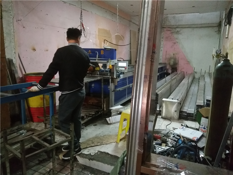 不銹鋼沖孔機(jī)圖片/不銹鋼沖孔機(jī)樣板圖 (3)