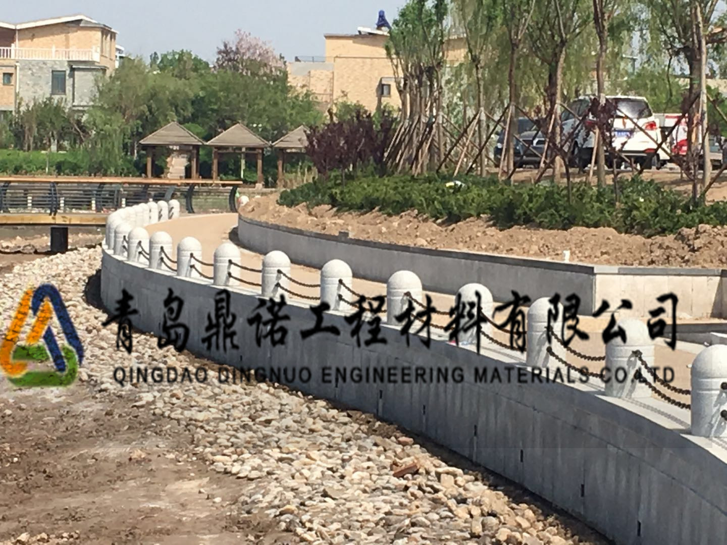防盜護(hù)欄石柱、景區(qū)塑鋼防護(hù)鏈圖片