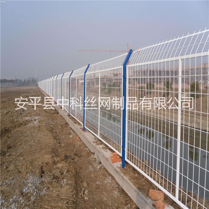 公路護(hù)欄網(wǎng) 雙邊絲浸塑護(hù)欄網(wǎng)圖片/公路護(hù)欄網(wǎng) 雙邊絲浸塑護(hù)欄網(wǎng)樣板圖 (2)