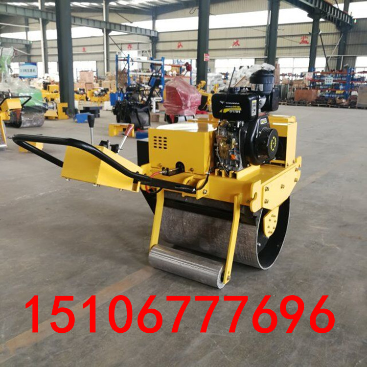 座駕式壓路機(jī)圖片