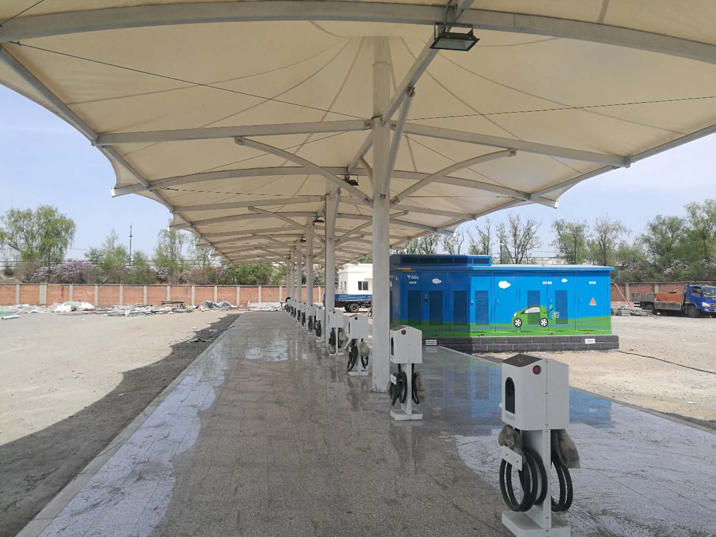 天津膜結構充電樁車棚圖片/天津膜結構充電樁車棚樣板圖 (4)
