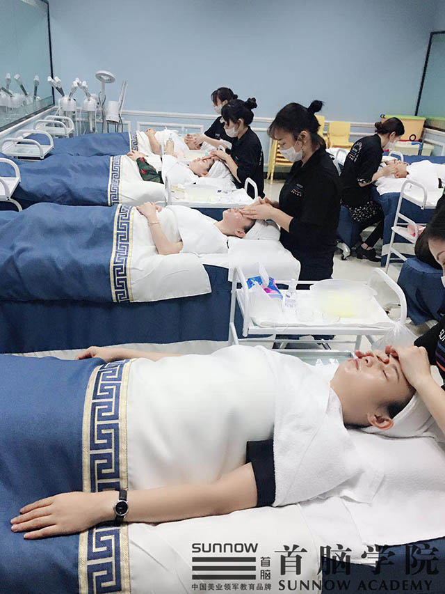 美容學(xué)校學(xué)費(fèi)要多少錢圖片