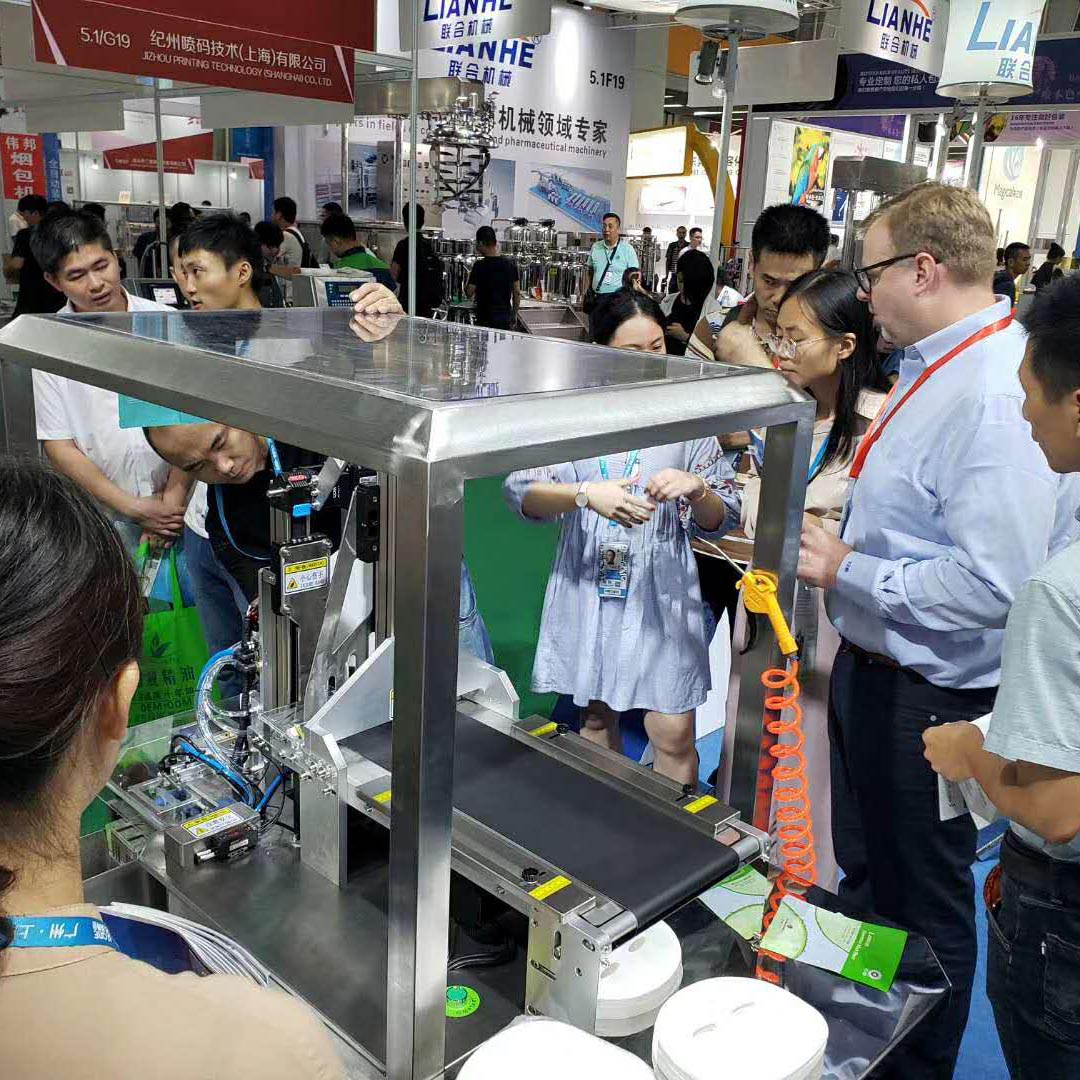 廠家全自動(dòng)四工位面膜折膜機(jī)四折高速面膜折疊設(shè)備