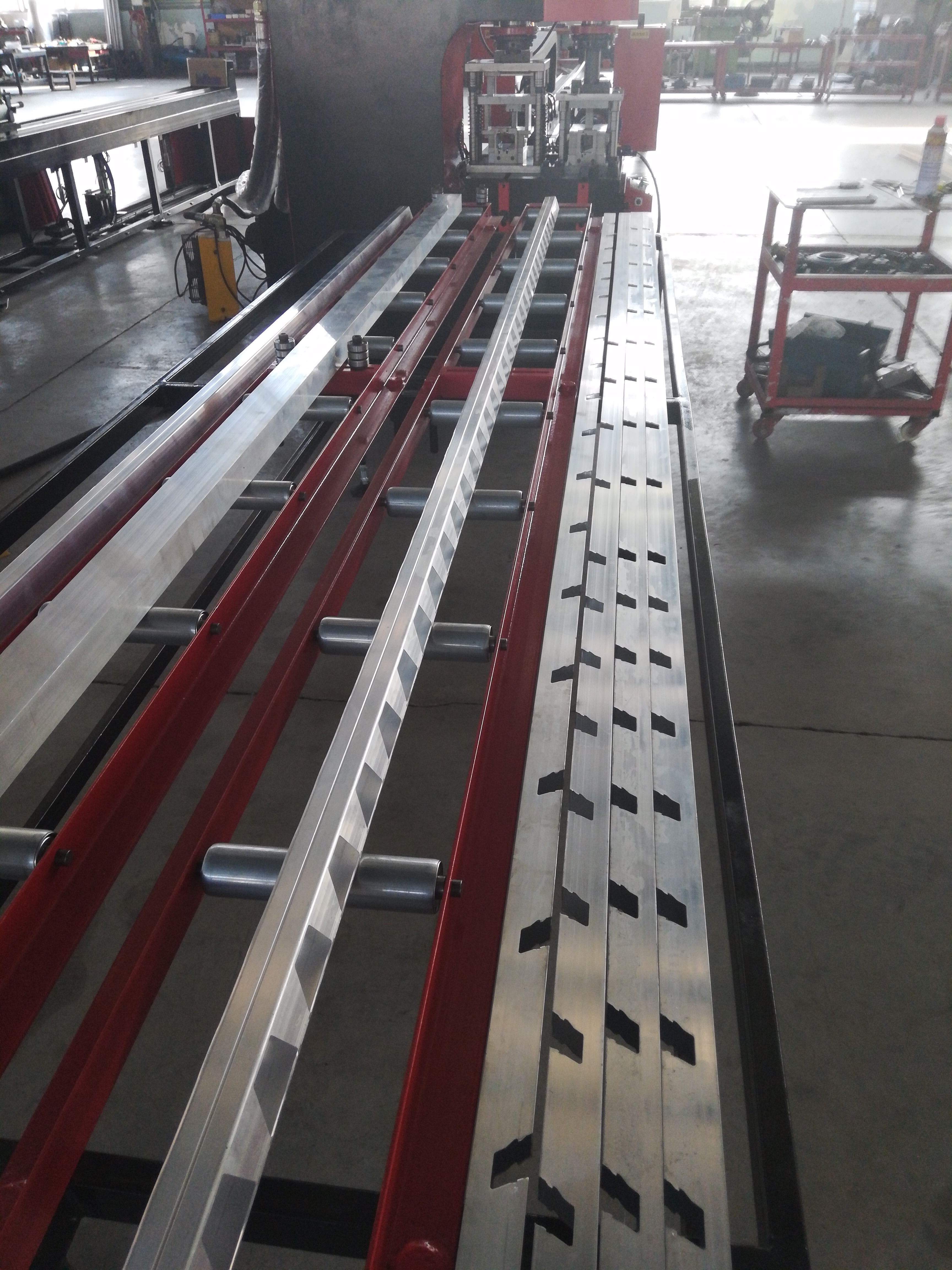 江蘇型材管材全自動(dòng)沖孔機(jī)YF-IW50DL(80DL)