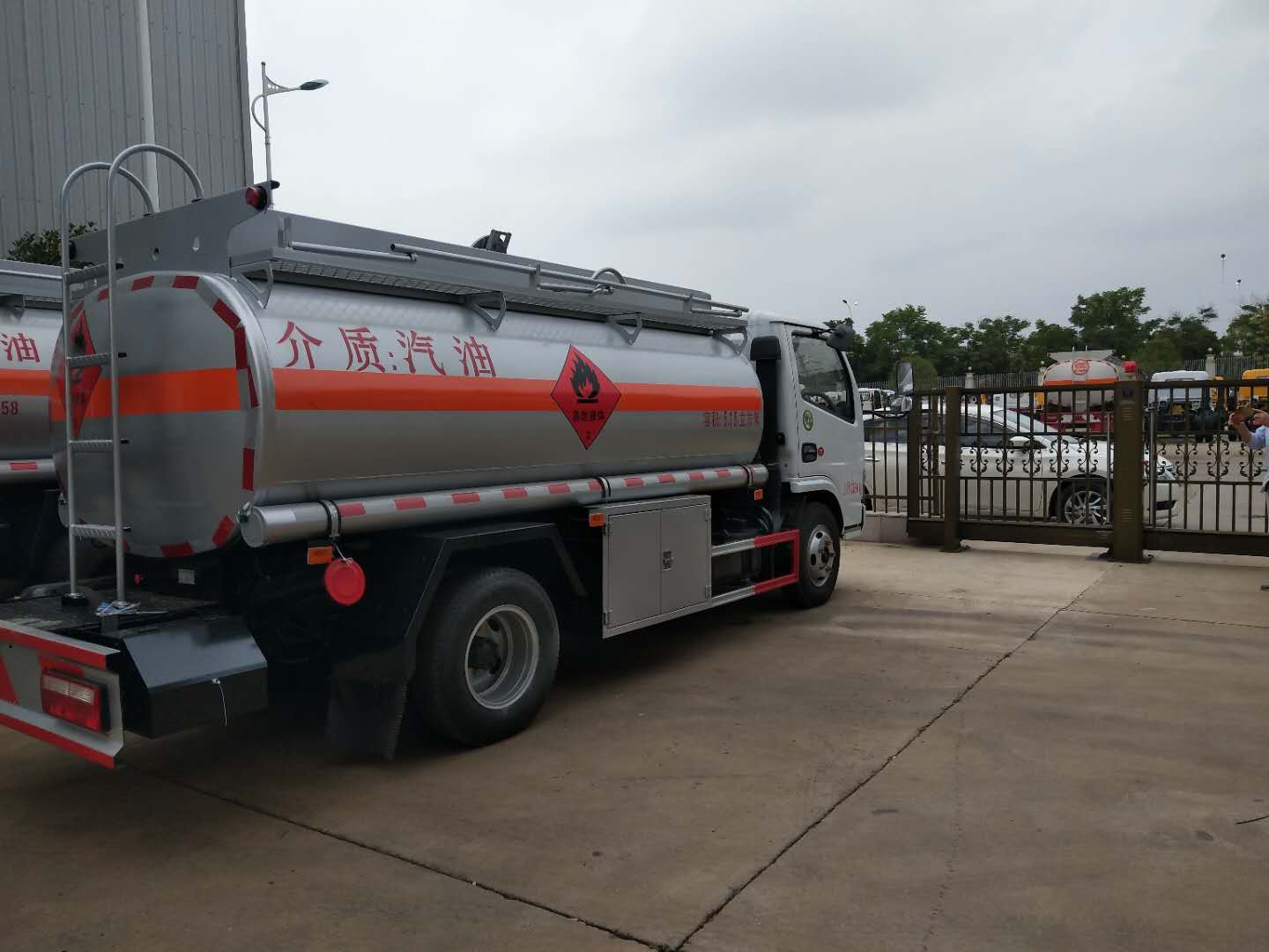 油罐車圖片/油罐車樣板圖 (2)