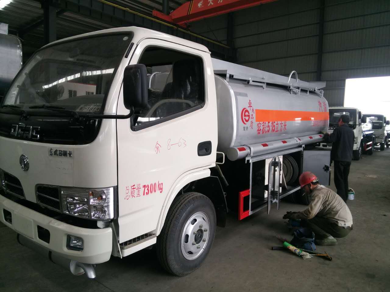 2噸/3噸/5噸油罐車現(xiàn)車 油罐車價(jià)格 湖北油罐車出售 湖北油罐車價(jià)格 湖北油罐車廠家