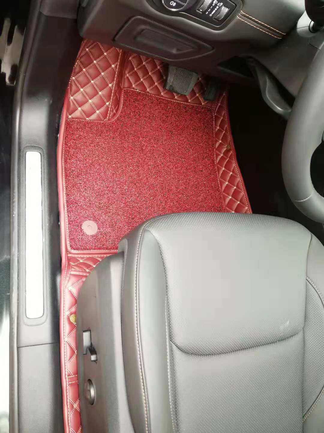 重慶福渝嘉個(gè)性定制腳墊 環(huán)保無(wú)味 專業(yè)定制汽車腳墊 供應(yīng)廠家直銷二代超纖皮汽車腳墊