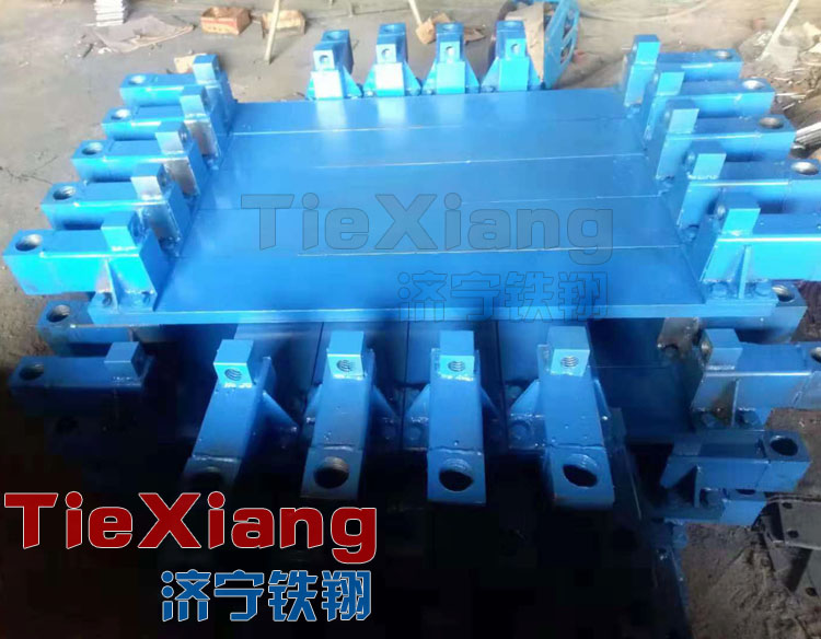 軌排調(diào)軌支架 單渡線鋪軌工裝圖片