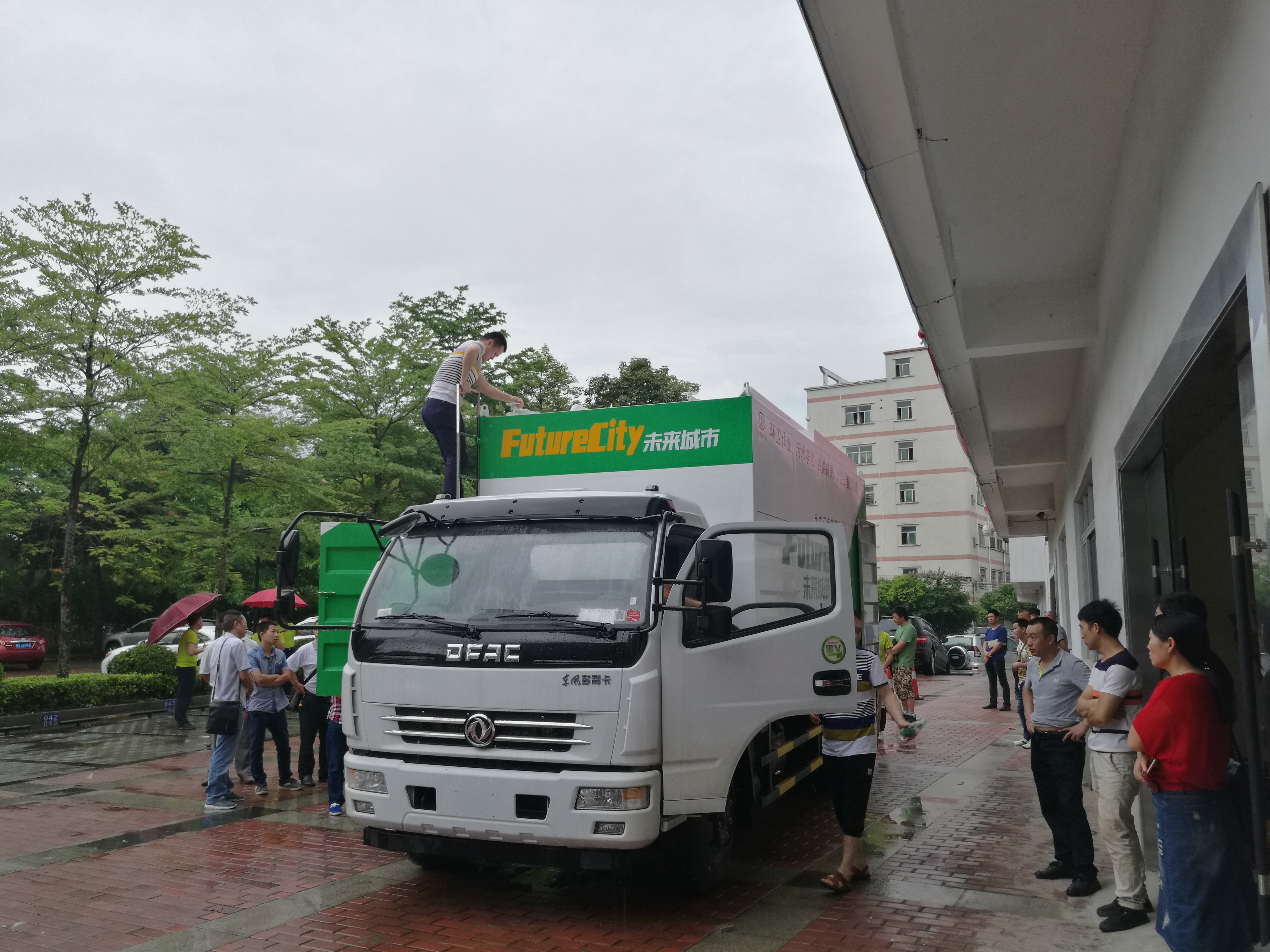 新型吸污凈化車/新型吸污凈化車施工作業(yè)情況