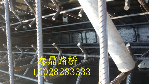 公路隔離墩鋼模具技術(shù)支持-公路隔離墩鋼 模具新品上市