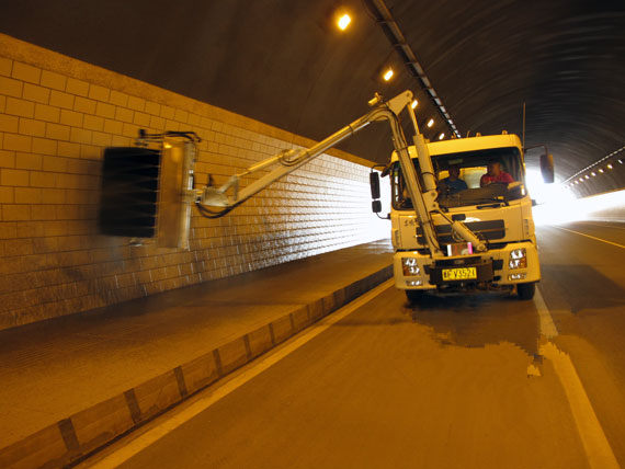 隧道護(hù)欄高壓清洗車圖片/隧道護(hù)欄高壓清洗車樣板圖 (3)