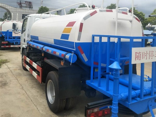 東風(fēng)多利卡5噸灑水車