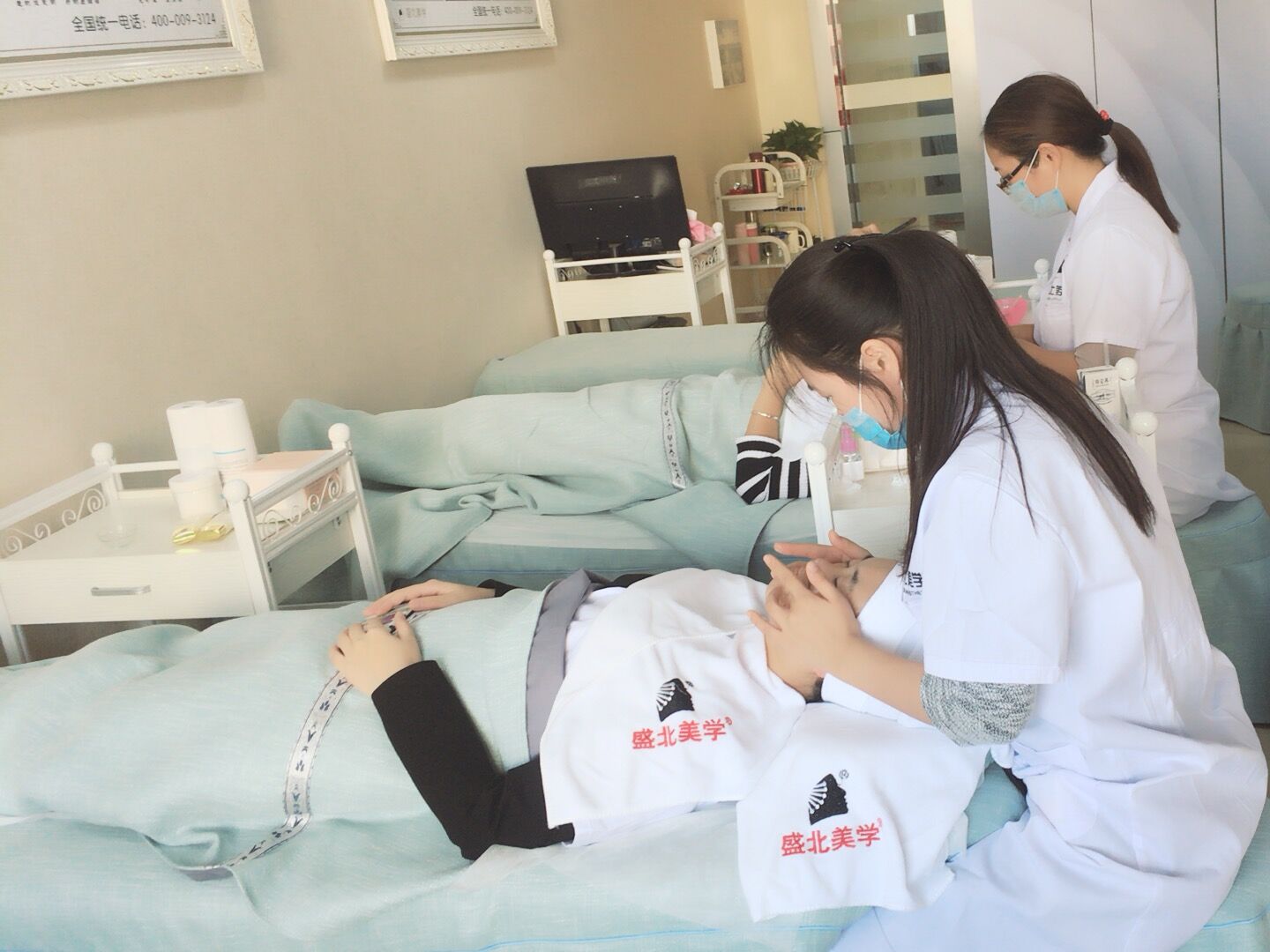 關(guān)于嘉定美容美甲培訓(xùn)價(jià)格圖片