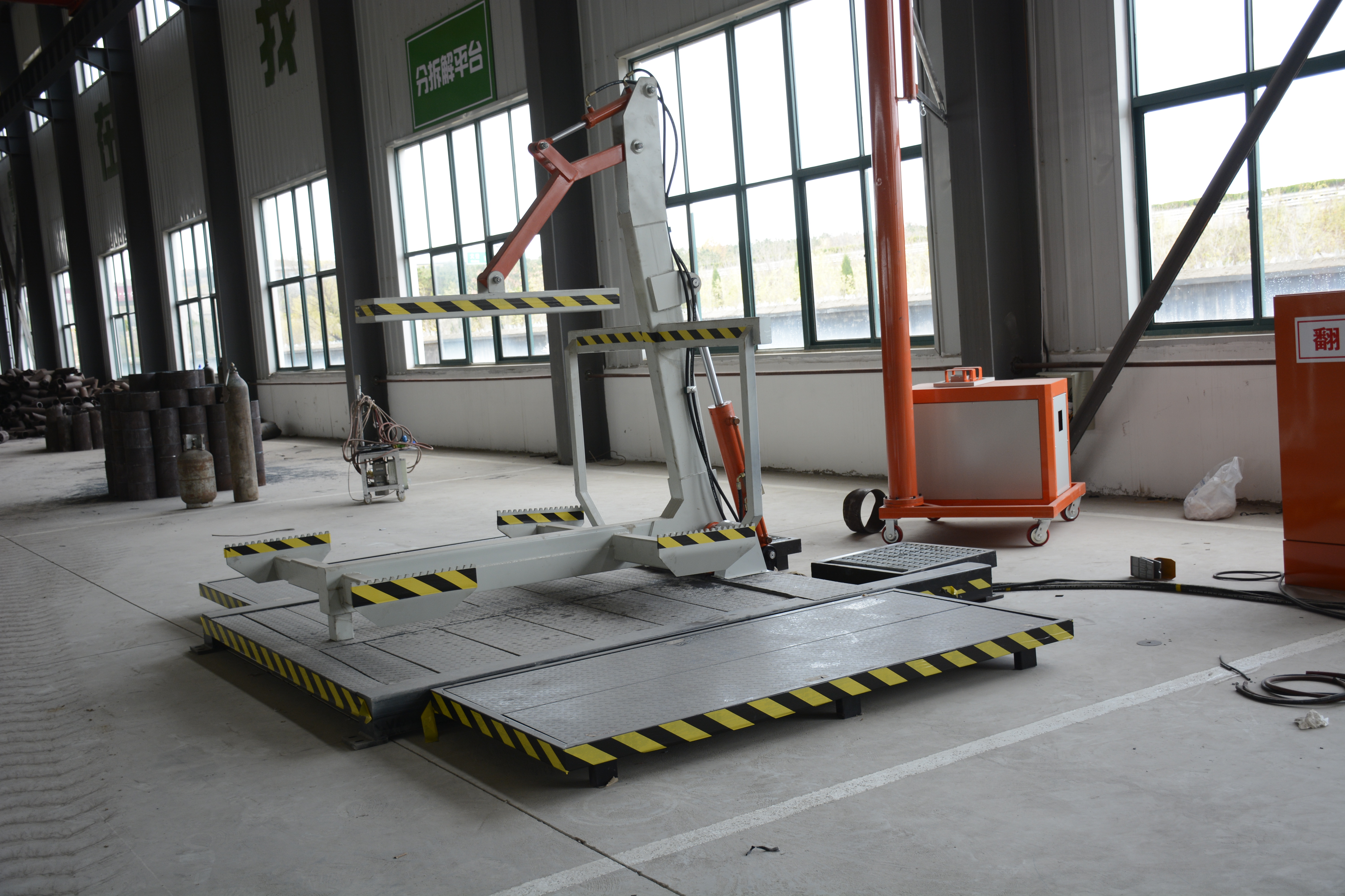 汽車翻轉(zhuǎn)機圖片/汽車翻轉(zhuǎn)機樣板圖 (2)