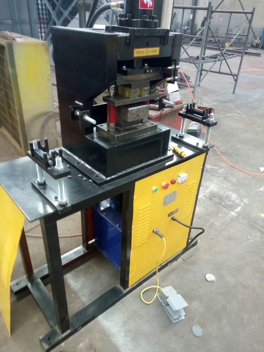 液壓法蘭沖孔機全自動角鋼槽鋼沖孔力邊液壓多功能除塵制作*機械