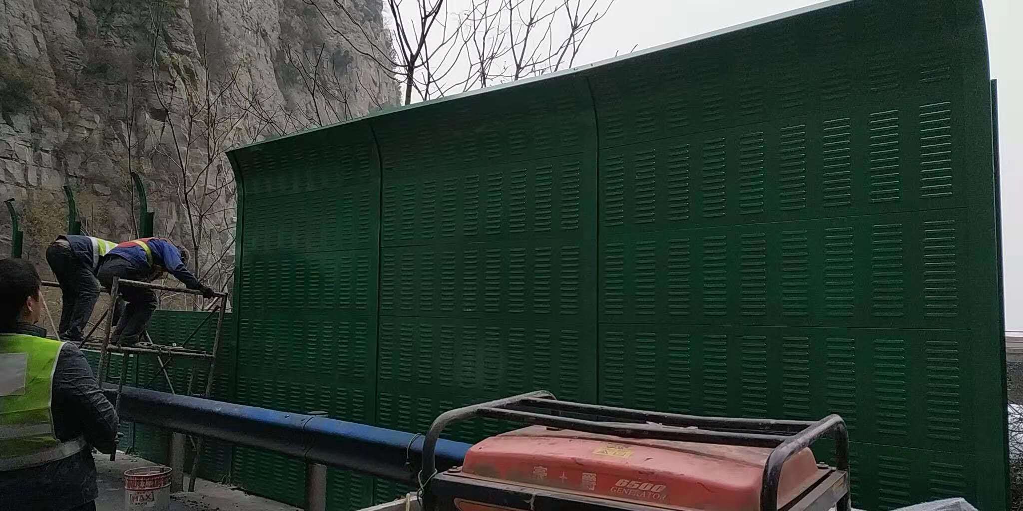聲屏障廠家直銷 供應(yīng)商 聲屏障批發(fā)金屬百葉吸聲板  聲屏障供應(yīng)商 普通吸音板優(yōu)質(zhì)吸音板 隔音板 聲屏障