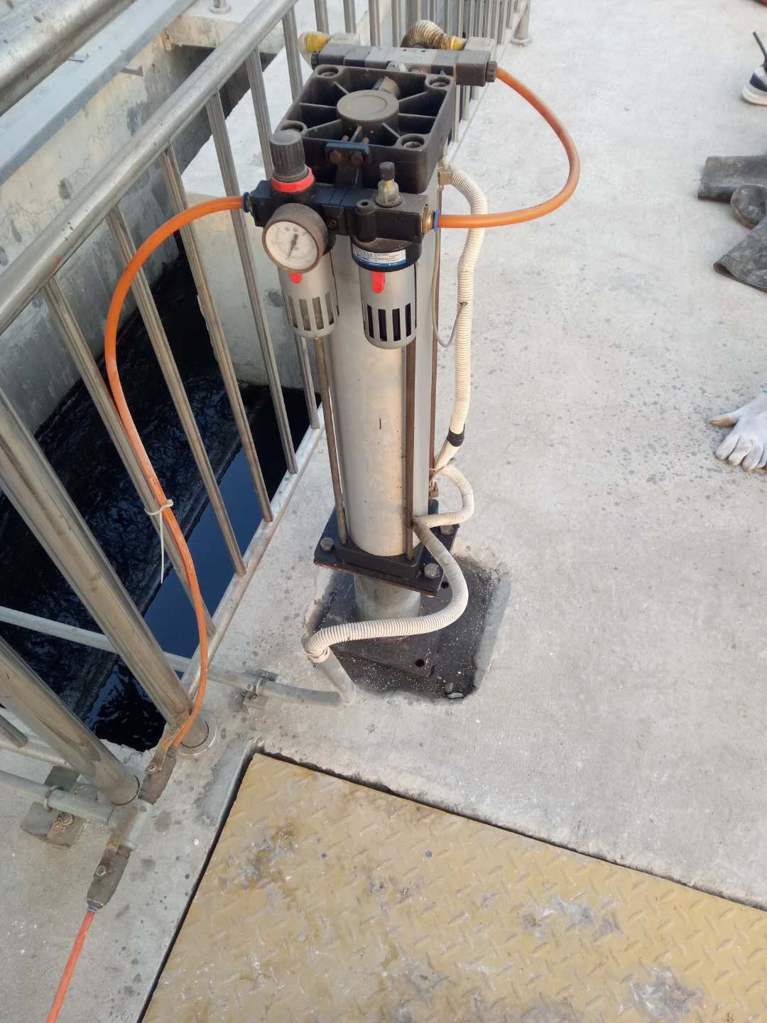 啟閉機(jī)圖片/啟閉機(jī)樣板圖 (2)