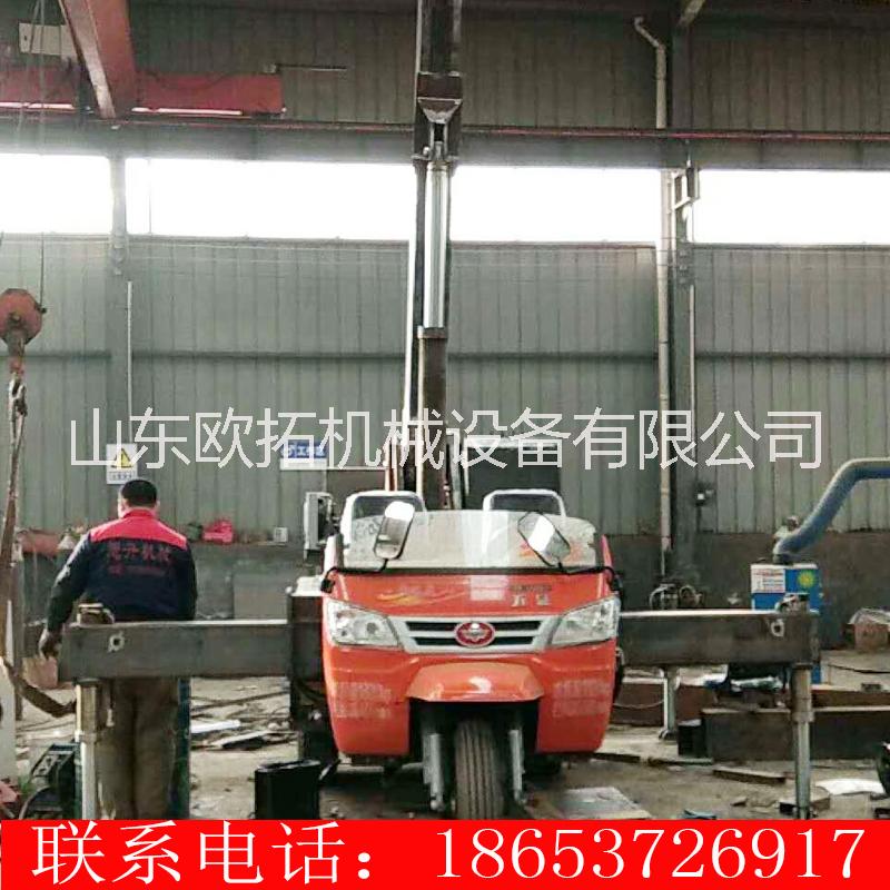 新款自制三轮小型随车吊 建筑楼板三轮吊车 农用三轮液压小吊车图片