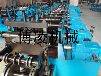 博凌重型倉(cāng)儲(chǔ)貨架自動(dòng)成型設(shè)備