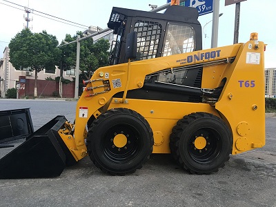 滑移裝載機(jī)T65圖片