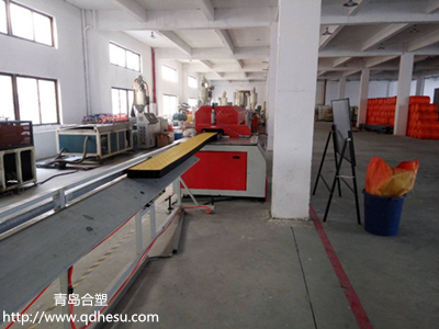 PE塑料海洋防滑踏板生產(chǎn)線廠家