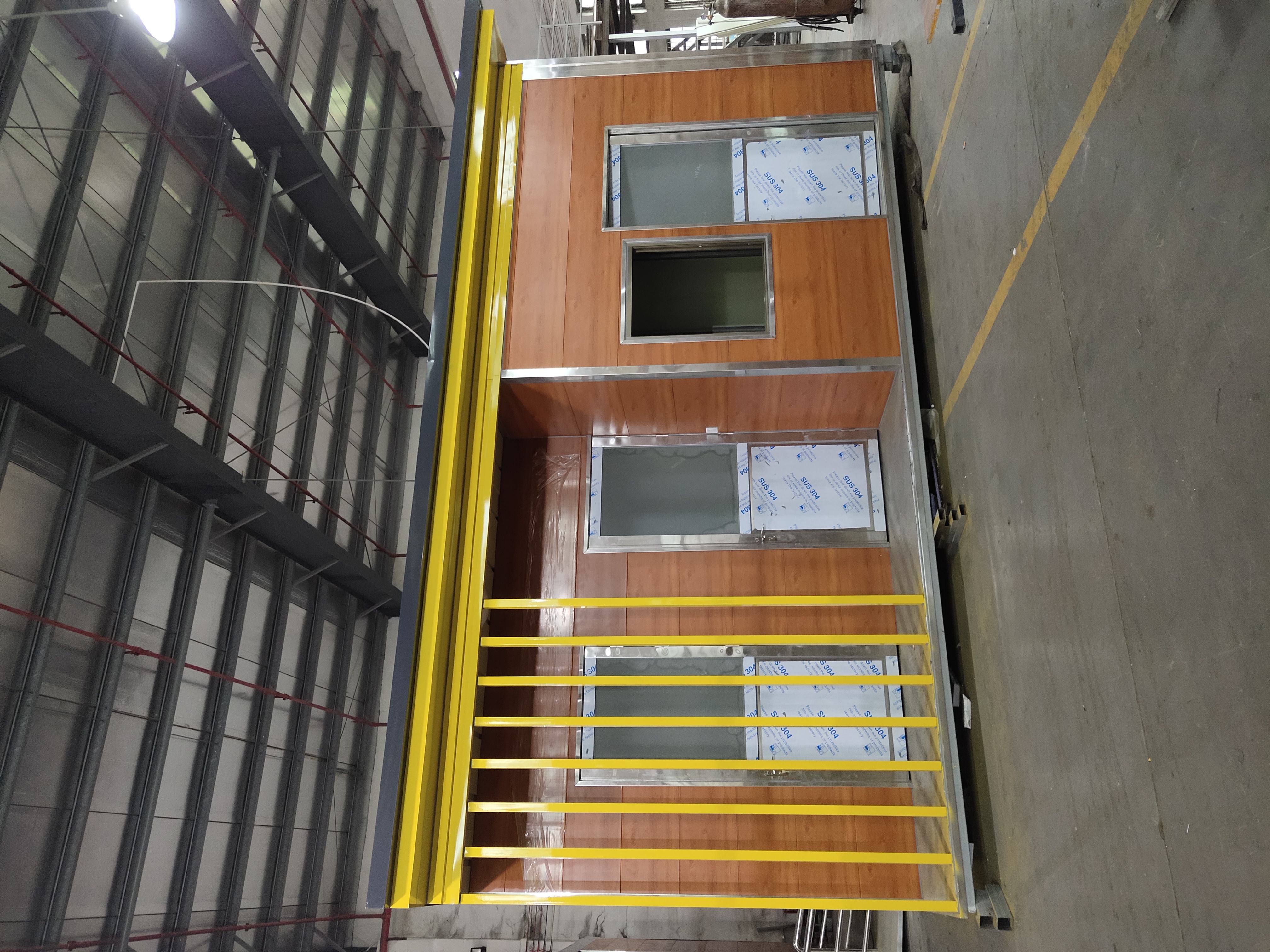 服務(wù)站移動廁所圖片