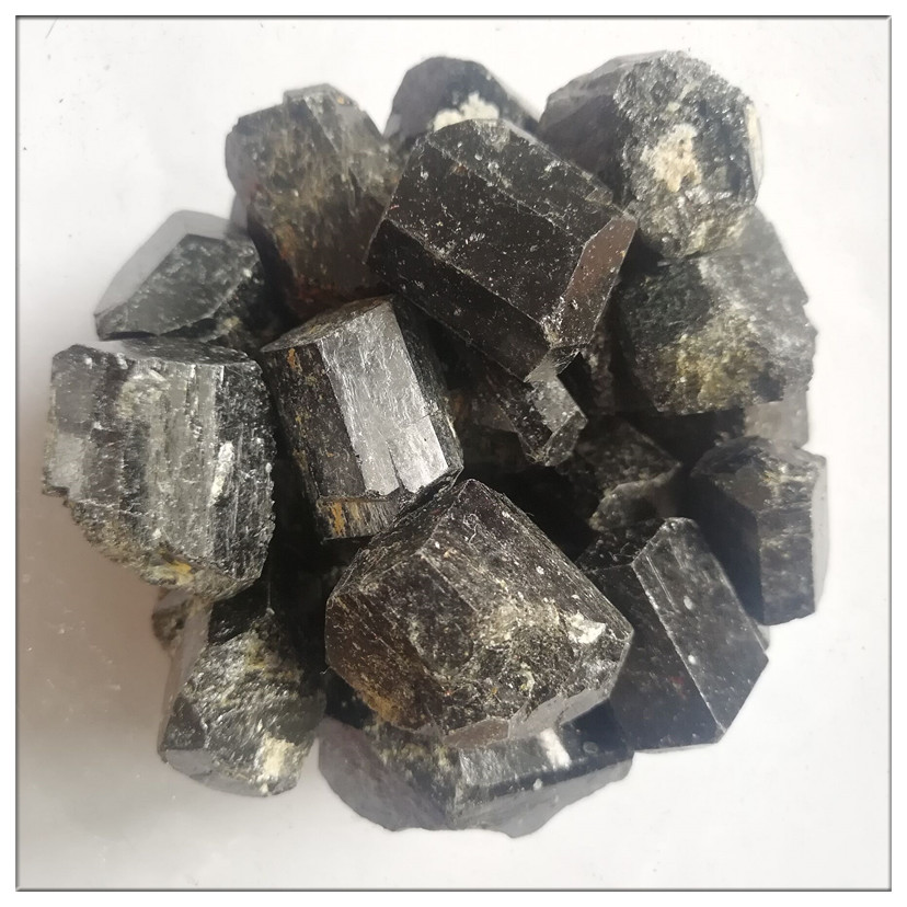 廠家供應(yīng) 電氣石 電氣石顆粒 新疆電氣石 晶體電氣石