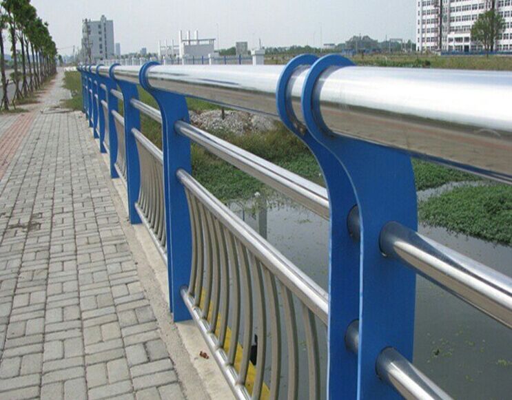 橋梁河道護欄圖片