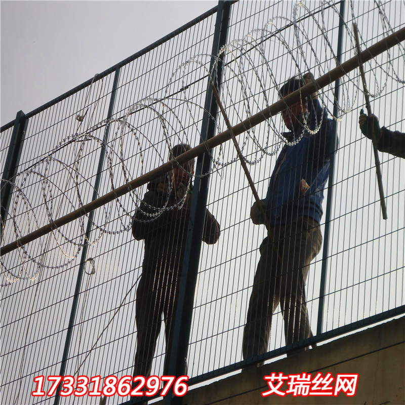 監(jiān)獄鋼網(wǎng)墻，監(jiān)獄隔離網(wǎng)廠家價格