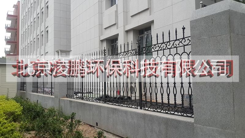 北京圍欄，彩鋼崗亭，小區(qū)鐵藝圍欄圖片