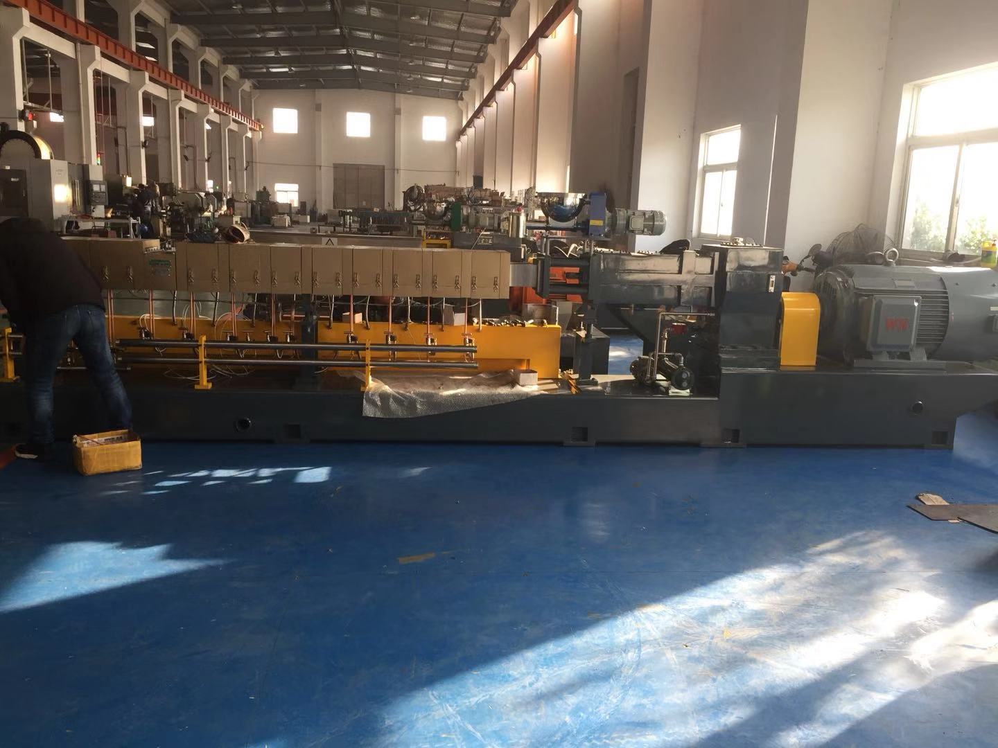 JSH-95雙階式塑膠混煉擠出機(jī)圖片/JSH-95雙階式塑膠混煉擠出機(jī)樣板圖 (3)