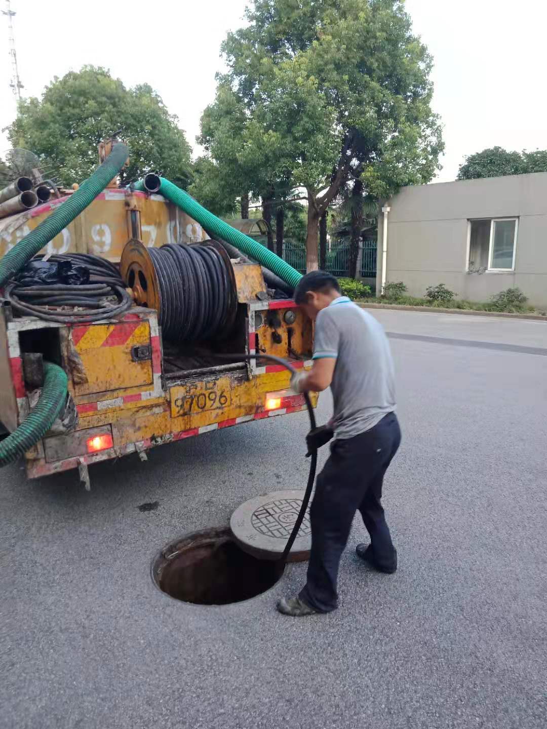 上海管道清洗抽粪 物业小区管道清淤   管道清淤   上海抽粪管道清淤图片