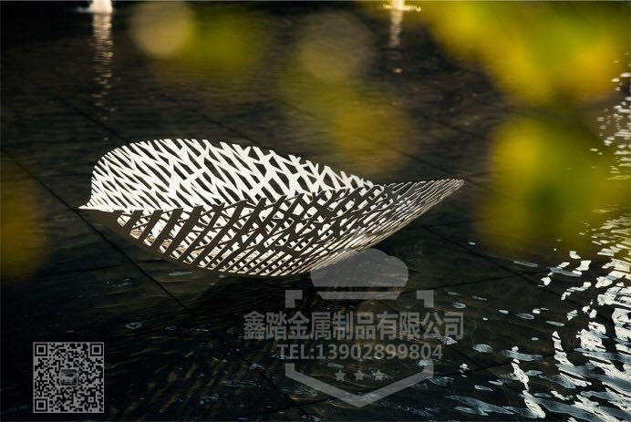不銹鋼樹(shù)葉擺件 不銹鋼景觀雕塑 適合各大公園綠色主體場(chǎng)合及水景
