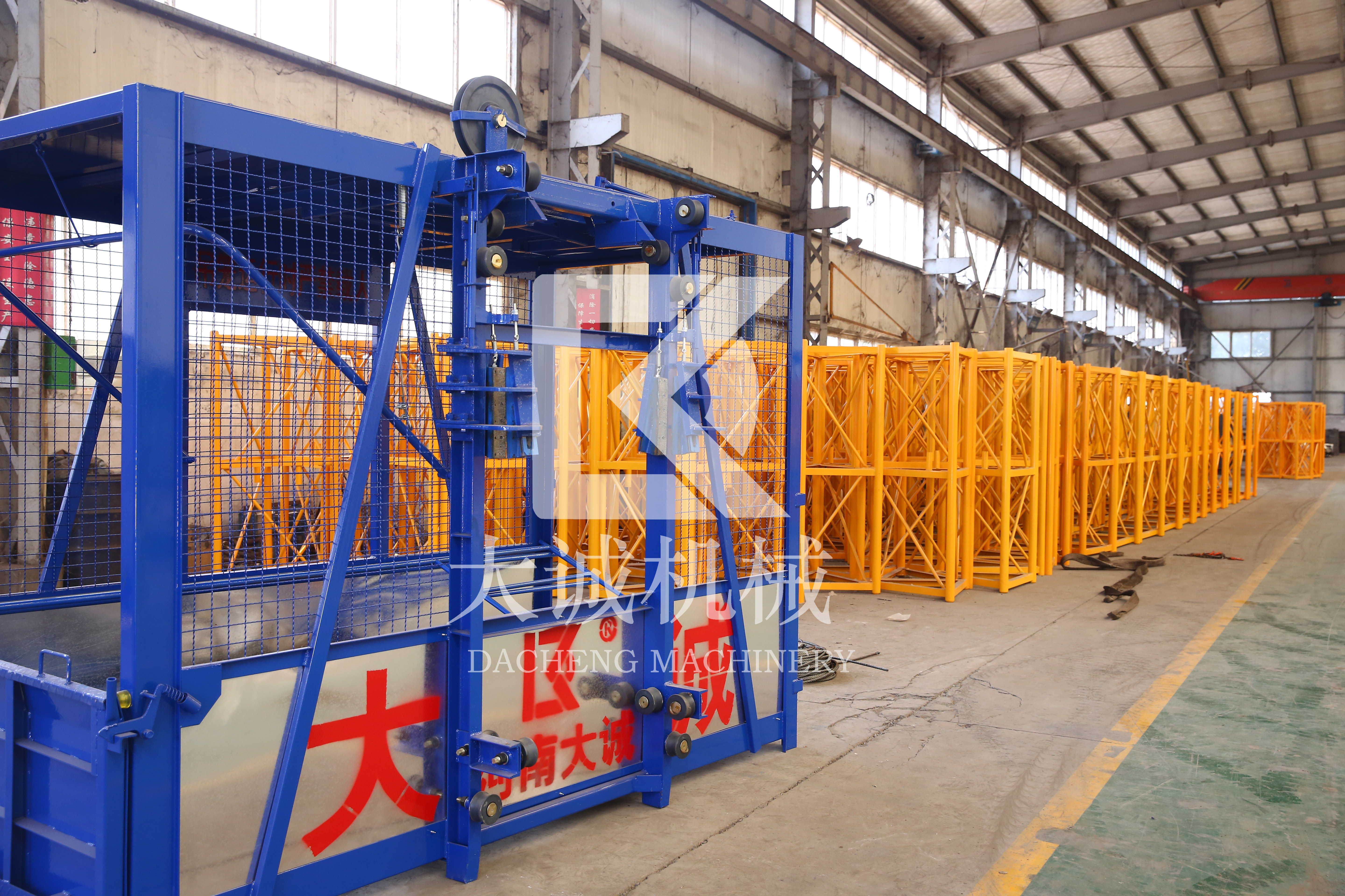 河南施工升降機圖片