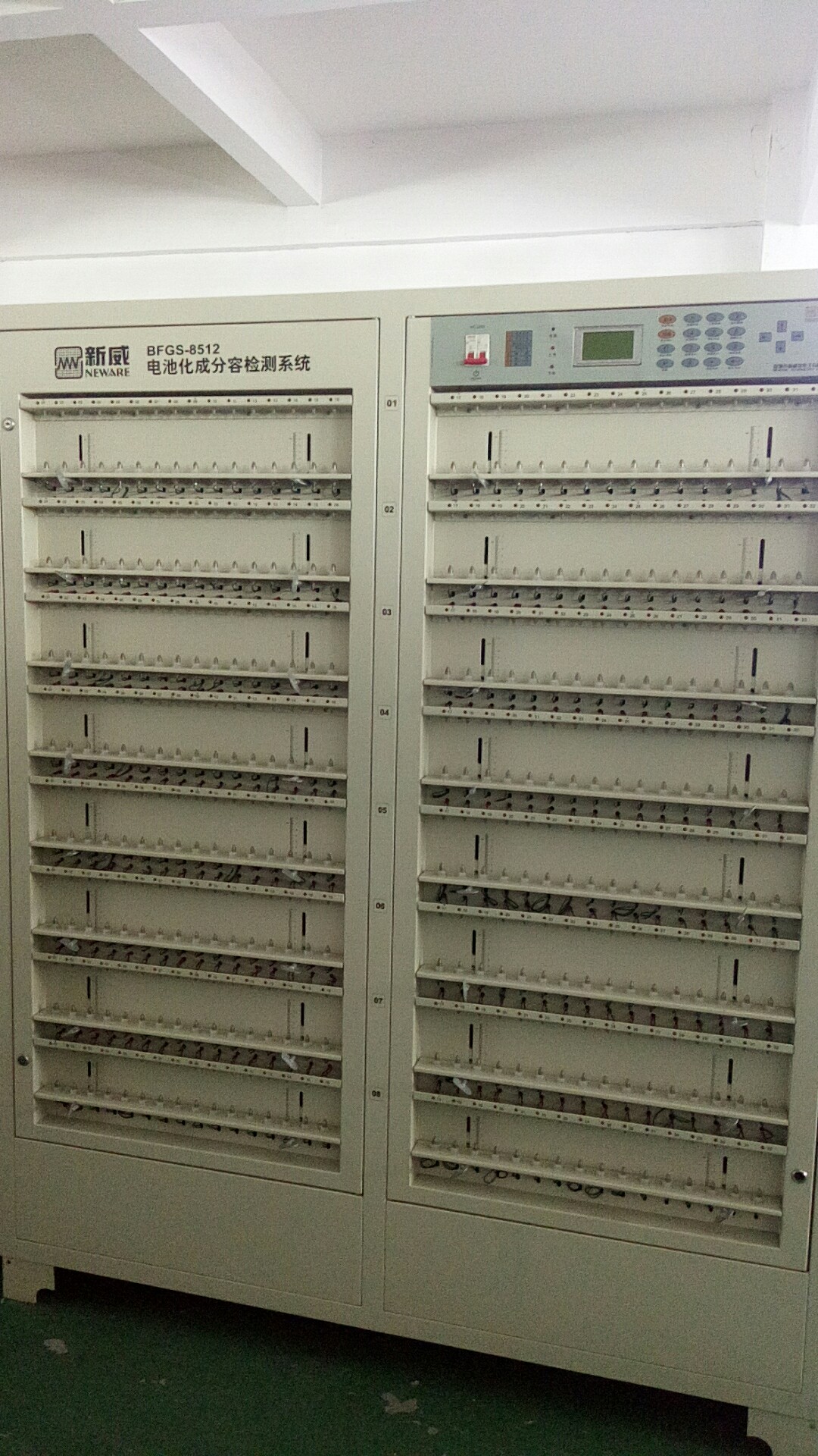 供分容柜檢測(cè)容量圓柱鋰電池充放點(diǎn)圖片