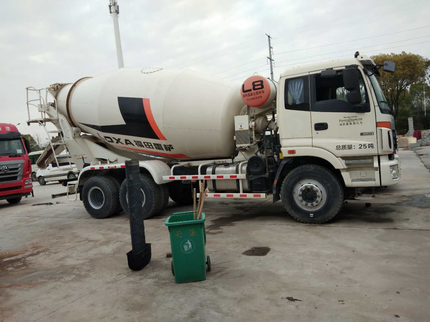 福田雷薩12方攪拌車圖片