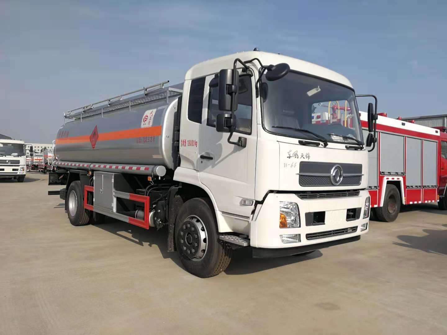 東風(fēng)牌8-20方供液車(chē)圖片