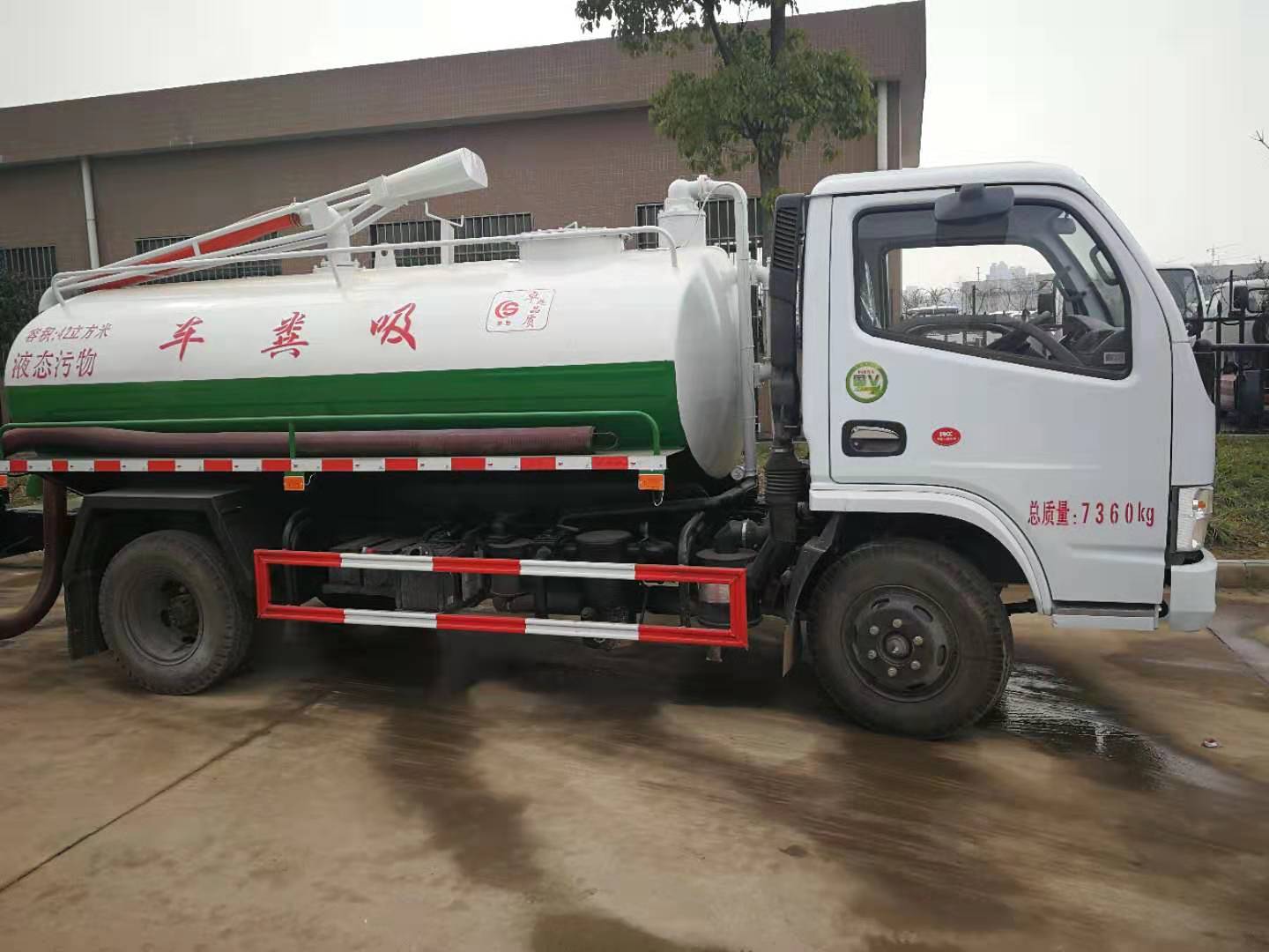 廠家直銷東風(fēng)多利卡4.2方吸糞車