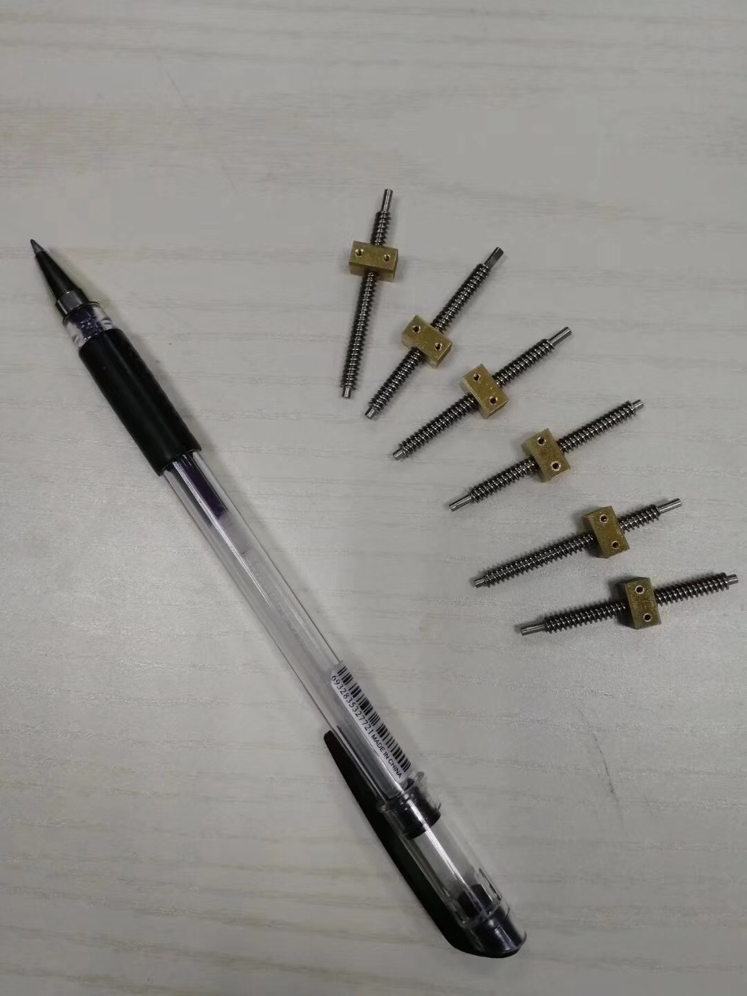 臺(tái)灣研磨級(jí)滾珠絲杠+研磨級(jí)臺(tái)灣滾珠絲杠+臺(tái)灣*研磨級(jí)絲杠+原裝臺(tái)灣TBI滾珠絲杠