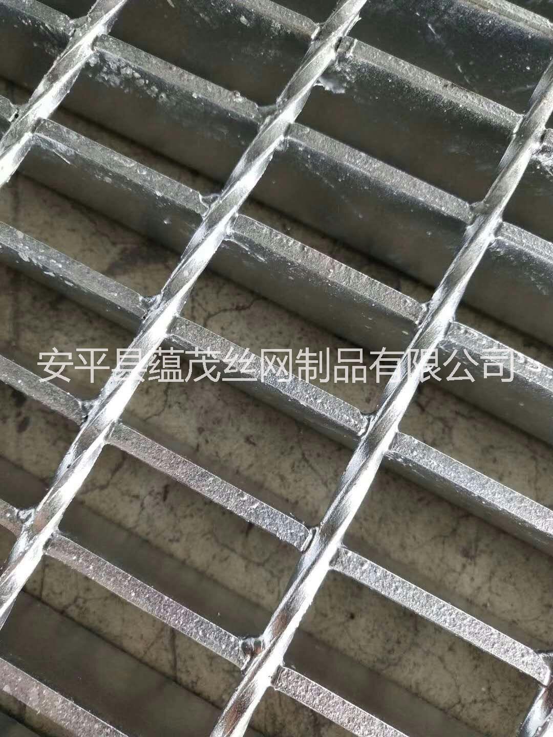 熱鍍鋅鋼格柵圖片
