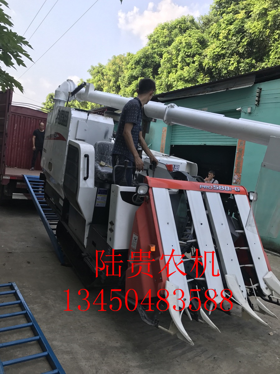 供應(yīng)公司大量出售久保田收割機(jī)688