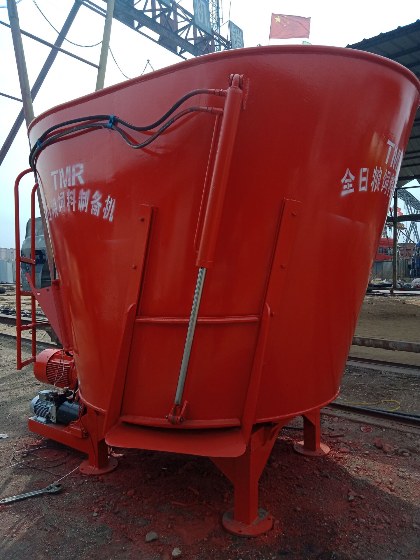 立式全日糧飼料制備機(jī)圖片