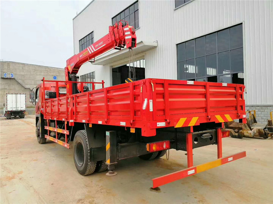 東風(fēng)后八 三一12噸隨車(chē)吊配置