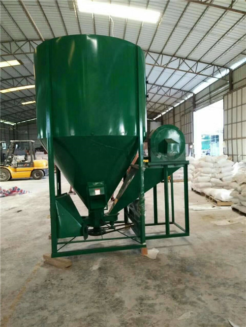 全自動(dòng)豬飼料粉碎攪拌機(jī)圖片