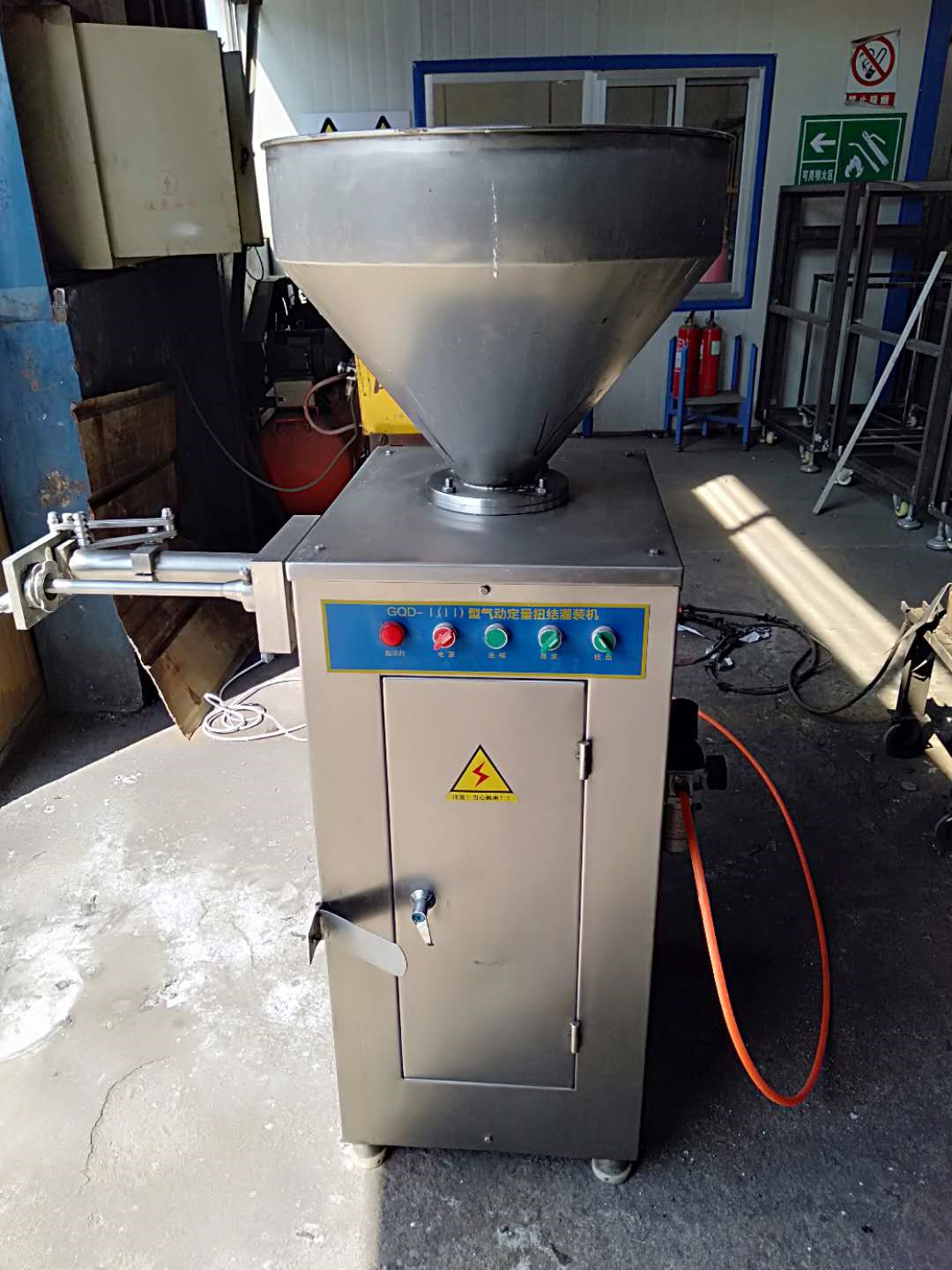 氣動(dòng)定量自動(dòng)扭結(jié)灌腸機(jī)寵物食品腸設(shè)備三種尺寸灌腸機(jī)