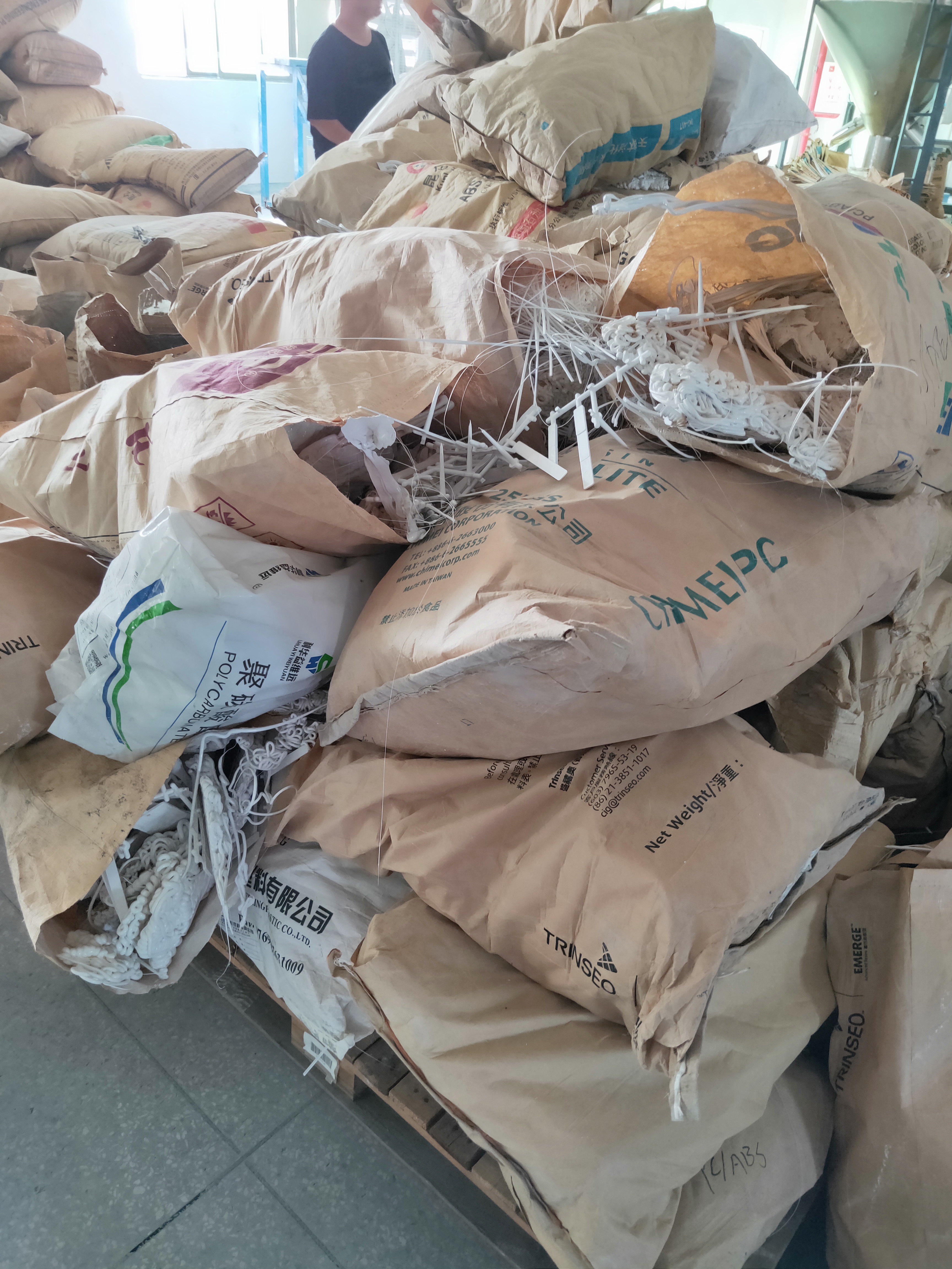 收購(gòu)廢舊塑膠圖片/收購(gòu)廢舊塑膠樣板圖 (1)