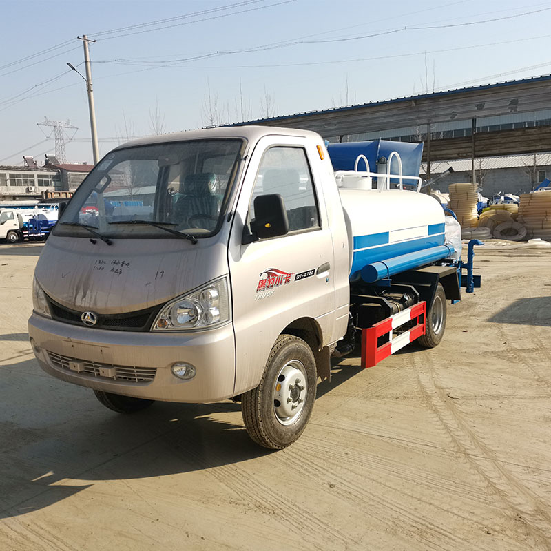 黑豹霧炮灑水車圖片