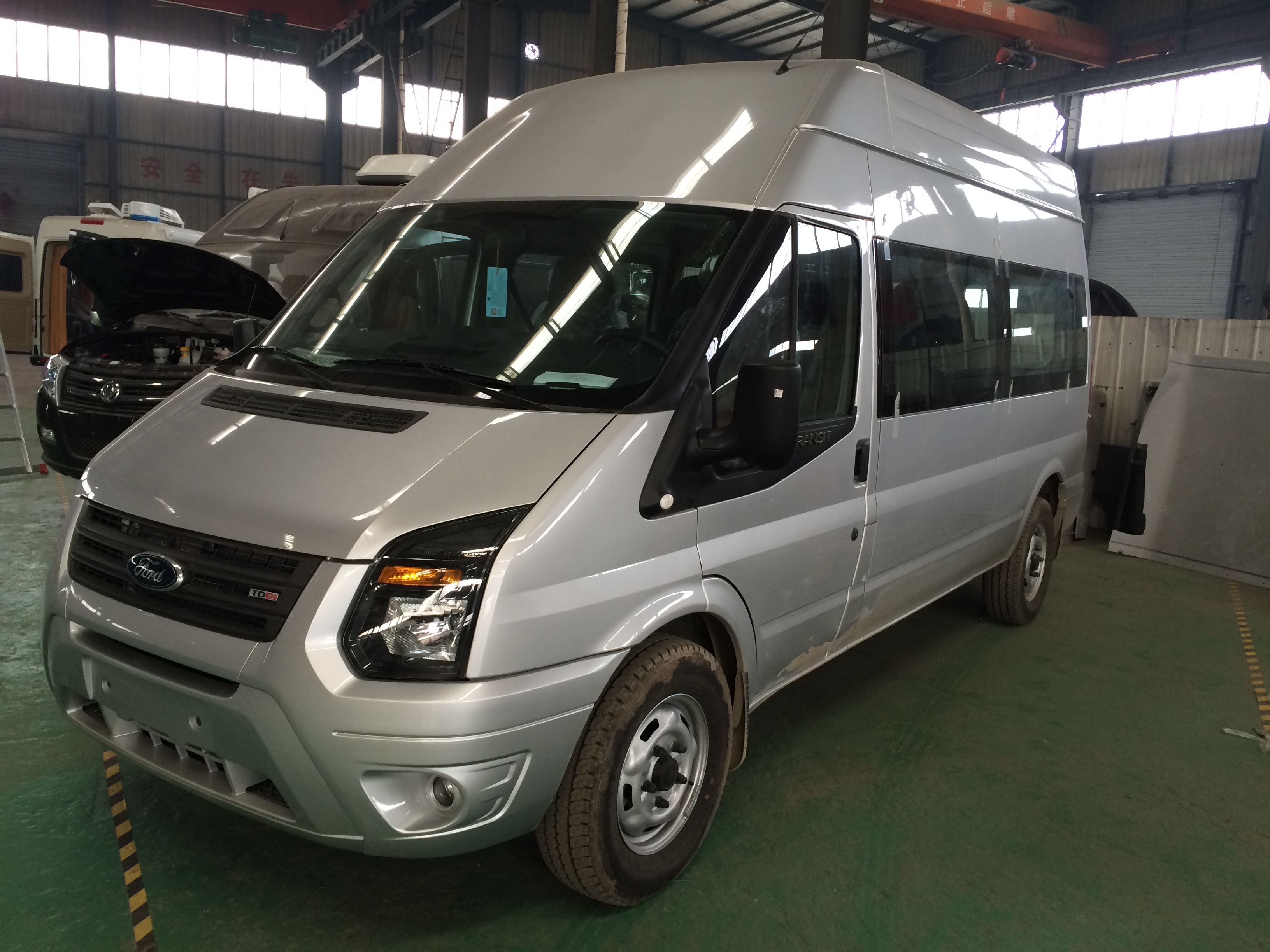 廣西廠家直銷    福特新時代長軸高頂房車